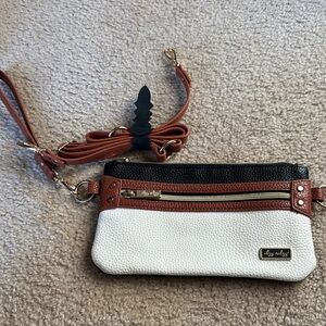 Itzy Ritzy wristlet